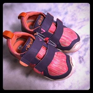 Plae Girls Sneaker in Size 8